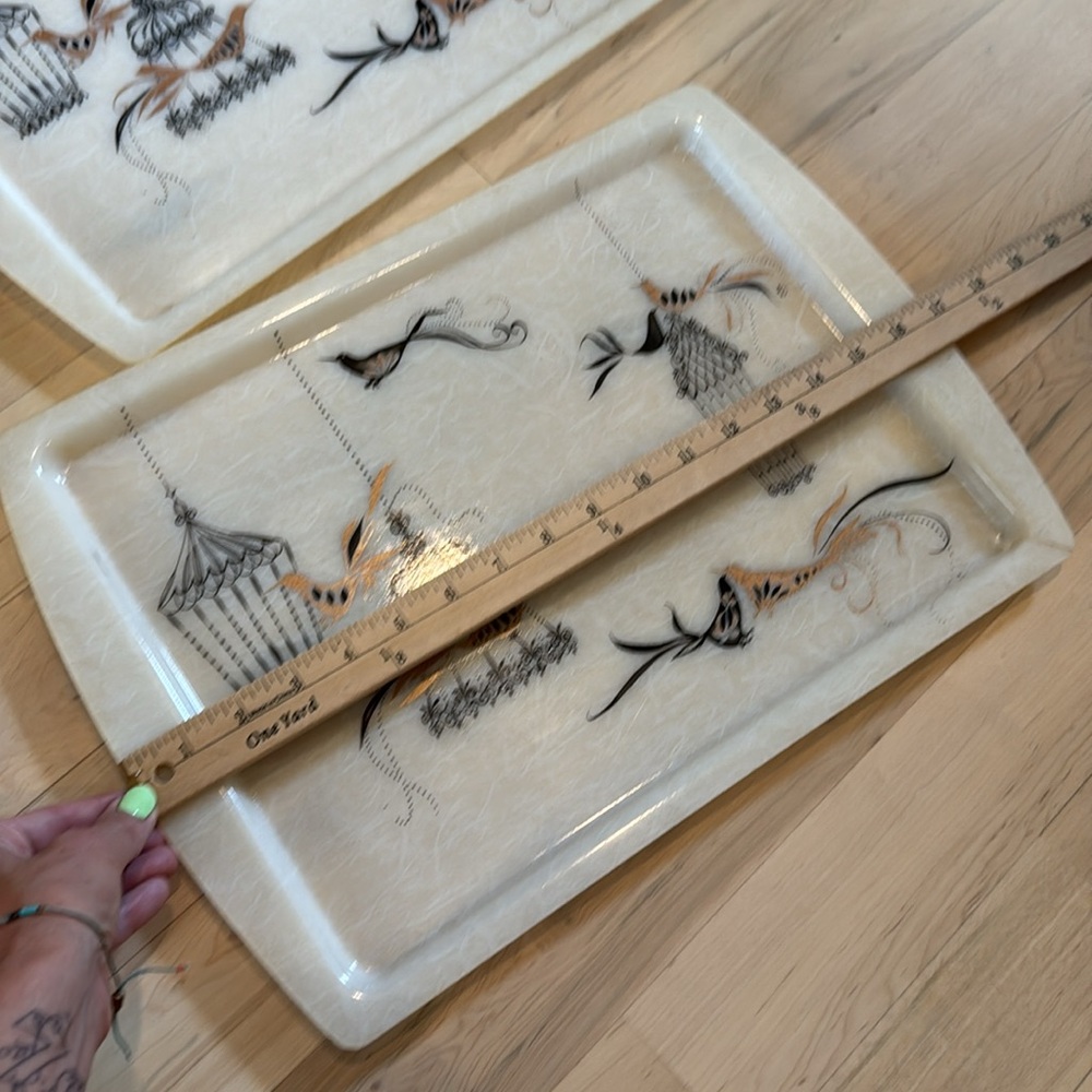 Mid Century Modern MCM. White Gold and Black Resin Tv Tray-Birds-Set of 4 - Picture 6 of 9